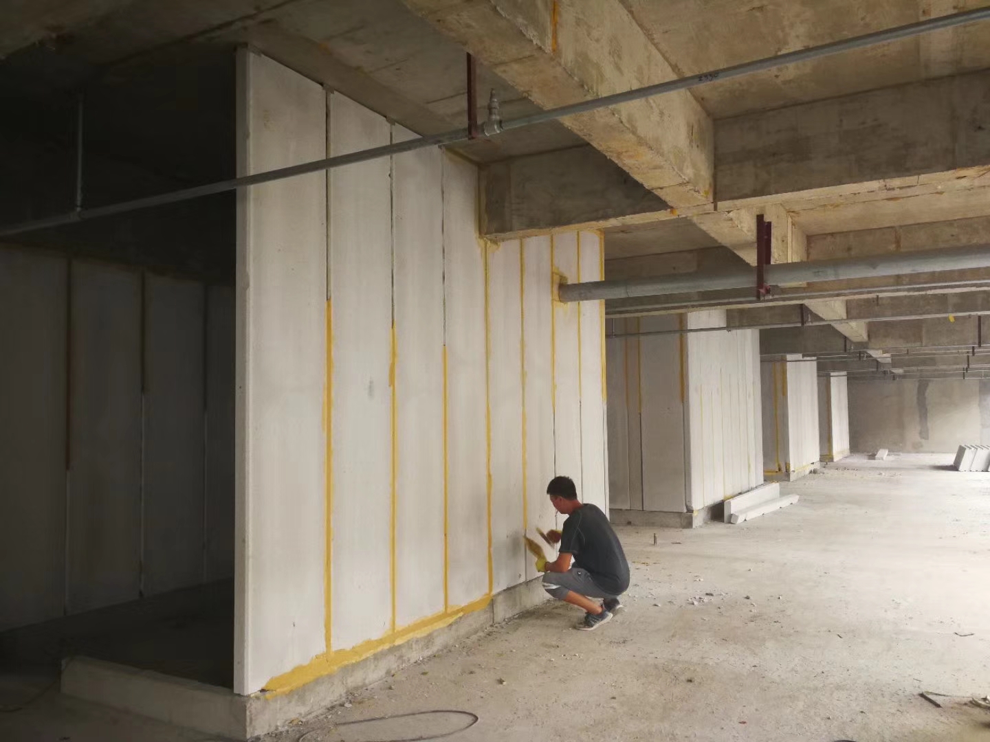 鹿城无机发泡轻骨料混凝土隔墙板施工技术性能研究